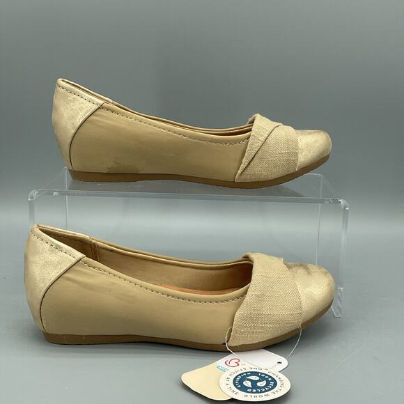 NEW Baretraps Women’s Mitsy Slip-on Flats Gold Size 5M - Picture 1 of 11